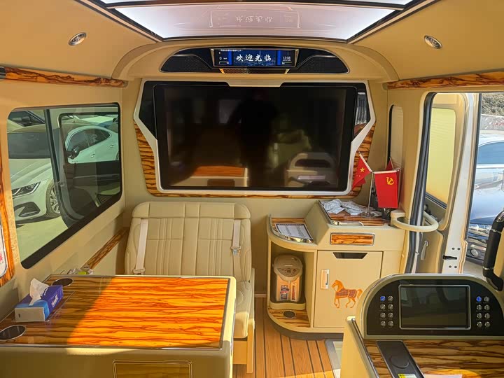 Hongqi Guoyue 2024 2024款 3.0T 旗舰版 17座