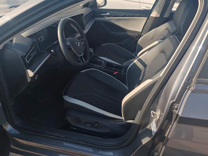 Jetta VA7 2025 2025款 1.4T 先到先得版
