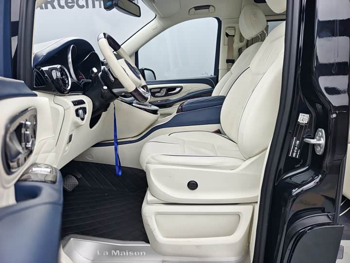 Mercedes-Benz V-Class 2022 2022款 V 260 L 长轴距尊贵版
