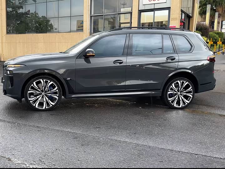BMW X7 2024 2024款 xDrive40i 尊享型M运动套装