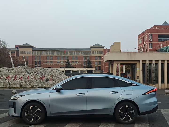 Geely Galaxy L6 2025 2025款 EM-i 140km 星舰版