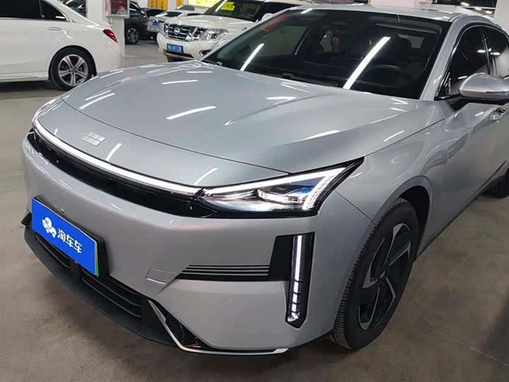 Geely Galaxy L6 2025 2025款 EM-i 140km 星舰版