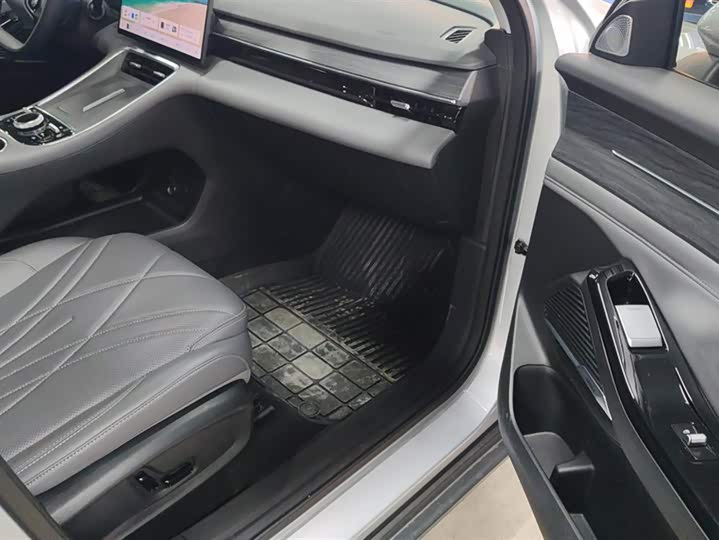 Geely Galaxy L6 2025 2025款 EM-i 140km 星舰版