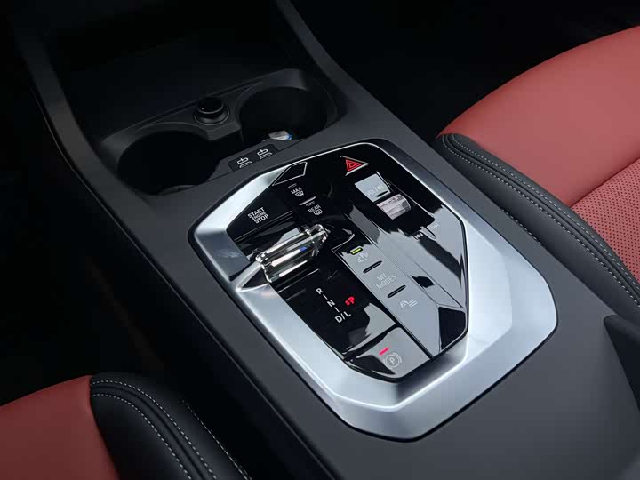 BMW 2 Series 2025 2025款 225L M运动曜夜套装