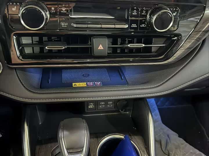 Toyota Crown Kluger 2024 2024款 2.5L HEV四驱尊贵版