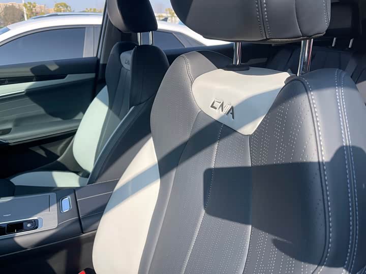 Geely Atlas L 2024 2024款 1.5TD DCT尊贵版