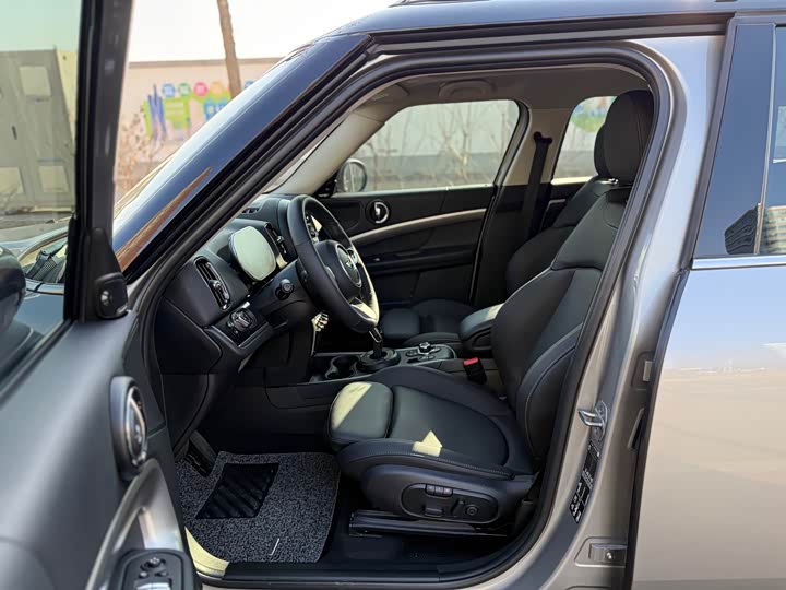 Mini Countryman 2023 2023款 改款 1.5T COOPER ALL4 鉴赏家