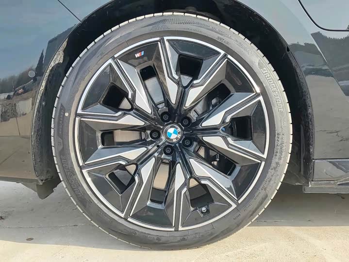 BMW i7 2023 2023款 M70L