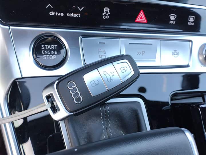 Audi A7L 2024 2024款 45 TFSI quattro 黑武士版