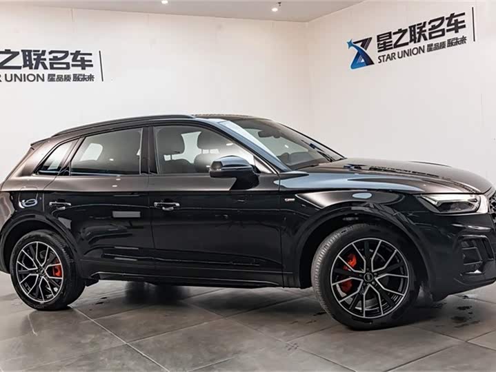 Audi Q5L 2025 2025款 45周年典藏版 40 TFSI 豪华动感型