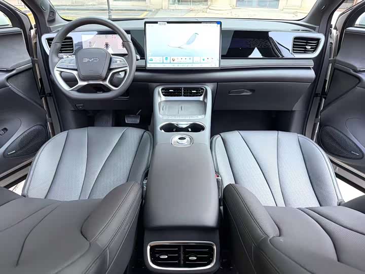 2025 BYD Sea Lion 06 Hybrid/EV