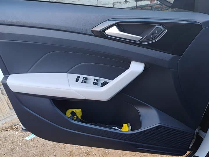 Volkswagen Tharu 2025 2025款 新锐 1.5L 锐意版