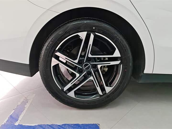 Roewe D7 2023 2023款 DMH 125km 超越版