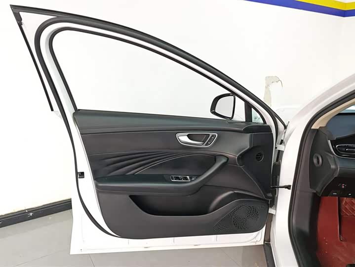 Roewe D7 2023 2023款 DMH 125km 超越版