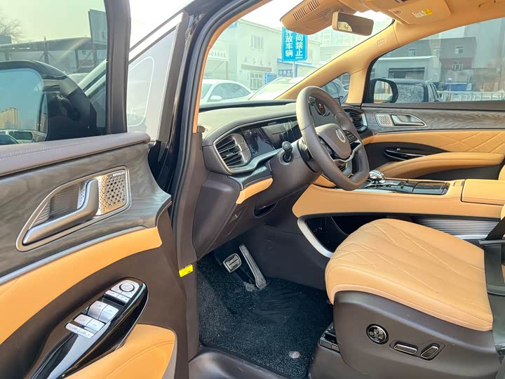 Denza D9 2025 2025款 DM-i 智驾版 1020 四驱尊贵型