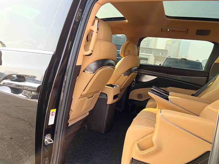 Denza D9 2025 2025款 DM-i 智驾版 1020 四驱尊贵型