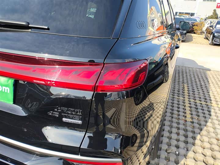 Audi Q6 2024 2024款 45 TFSI quattro 黑武士版 6座