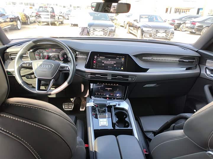 Audi Q6 2024 2024款 45 TFSI quattro 黑武士版 6座