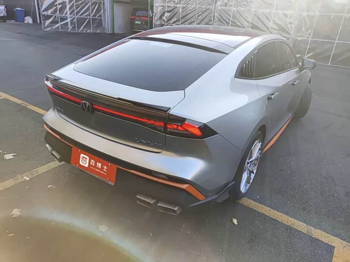 Changan UNI-V 2024 2024款 1.5T 尊贵运动型