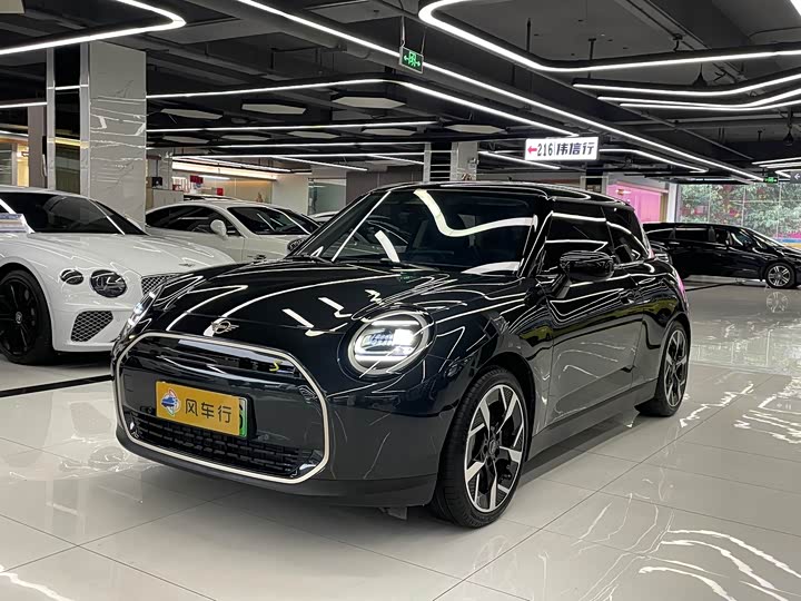 Mini Cooper 2024 2024款 452km COOPER SE 艺术家