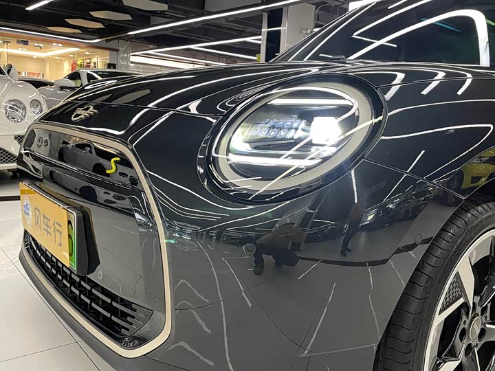 Mini Cooper 2024 2024款 452km COOPER SE 艺术家