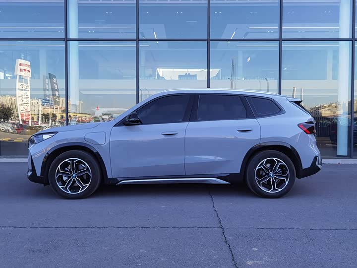 BMW iX1 2023 2023款 eDrive25L X设计套装