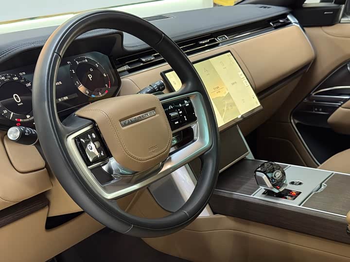 Land Rover Range Rover 2025 2025款 3.0 L6 400PS 盛世加长版