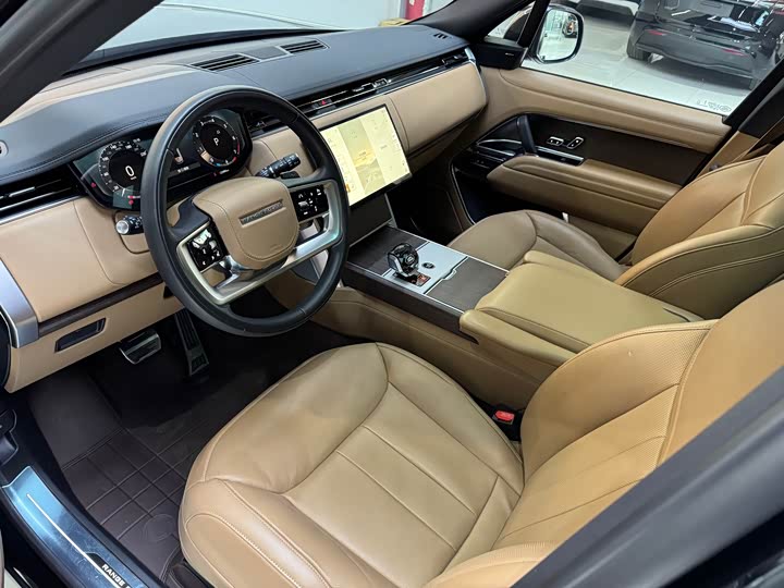 Land Rover Range Rover 2025 2025款 3.0 L6 400PS 盛世加长版