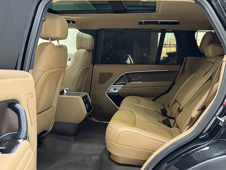 Land Rover Range Rover 2025 2025款 3.0 L6 400PS 盛世加长版