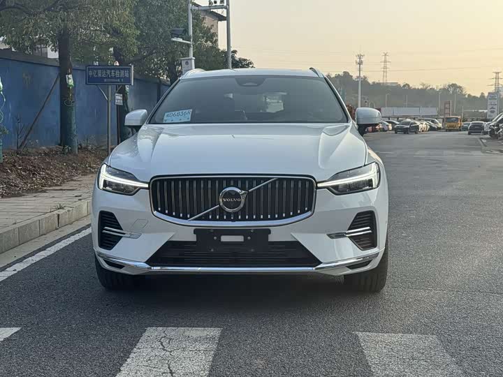 Volvo XC60 Hybrid 2025 2025款 插电式混动 长续航四驱智雅豪华版