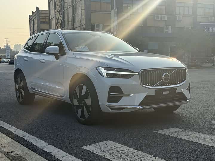 Volvo XC60 Hybrid 2025 2025款 插电式混动 长续航四驱智雅豪华版