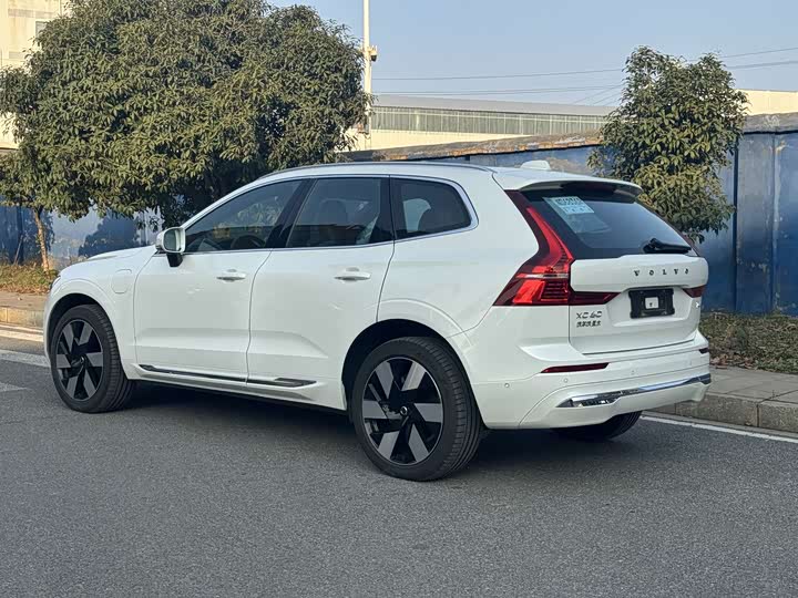 Volvo XC60 Hybrid 2025 2025款 插电式混动 长续航四驱智雅豪华版