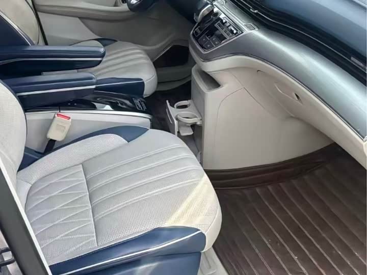 Roewe iMax 8 2022 2022款 400TGI 至尊版