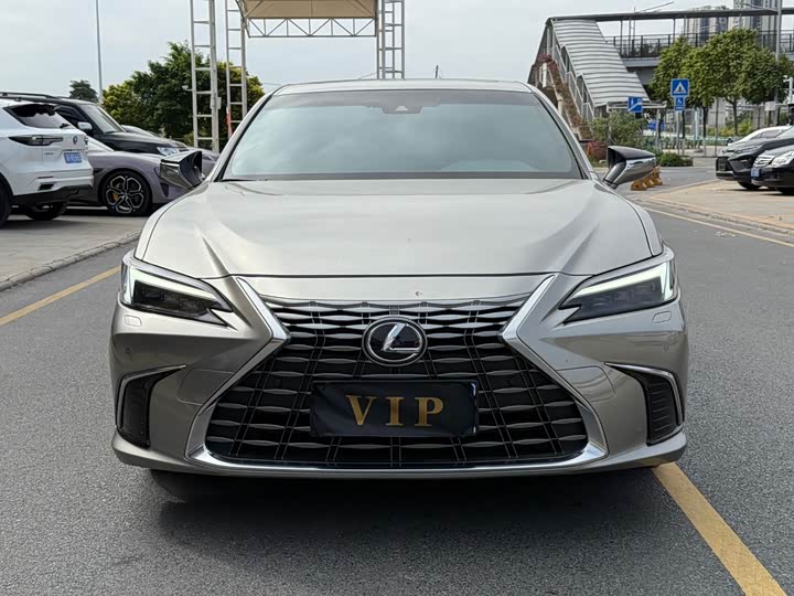 2025 Lexus ES