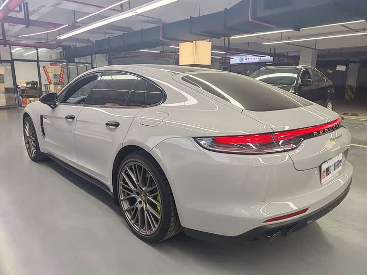 Porsche Panamera Hybrid 2023 2023款 Panamera 4 E-Hybrid 铂金版 2.9T