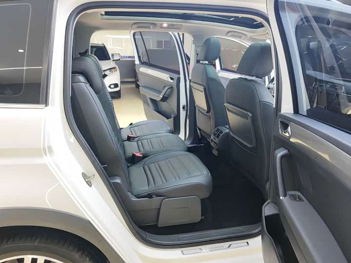 Volkswagen Touran L 2021 2021款 途安L 280TSI DSG拓界版 7座