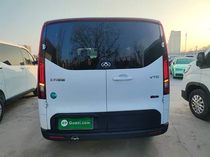 Maxus V70 2023 2023款 2.0T 精英版 自动长轴低顶 6/7座