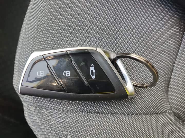 Maxus V70 2023 2023款 2.0T 精英版 自动长轴低顶 6/7座