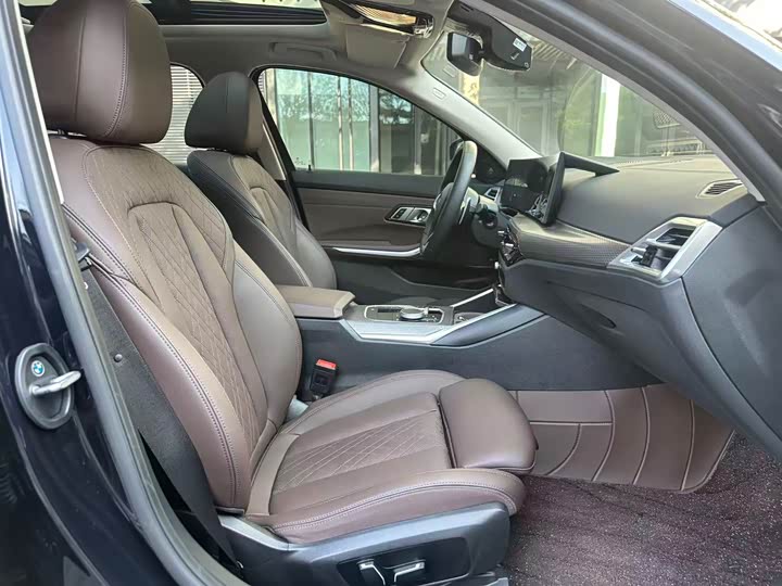 BMW 3 Series 2025 2025款 330Li M运动曜夜套装