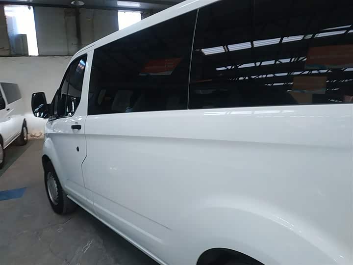 Ford Transit 2023 2023款 2.0T柴油手动多功能商用车短轴低顶5/6座