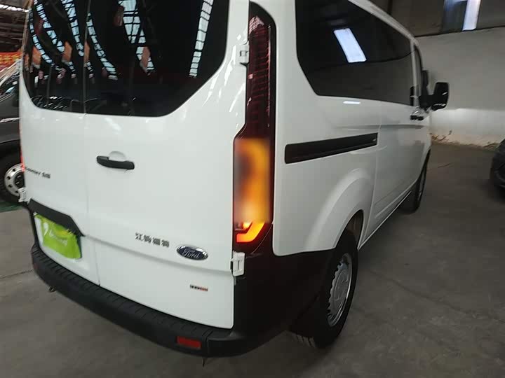 Ford Transit 2023 2023款 2.0T柴油手动多功能商用车短轴低顶5/6座