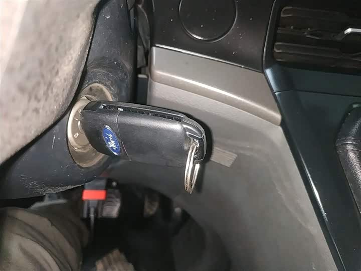 Ford Transit 2023 2023款 2.0T柴油手动多功能商用车短轴低顶5/6座