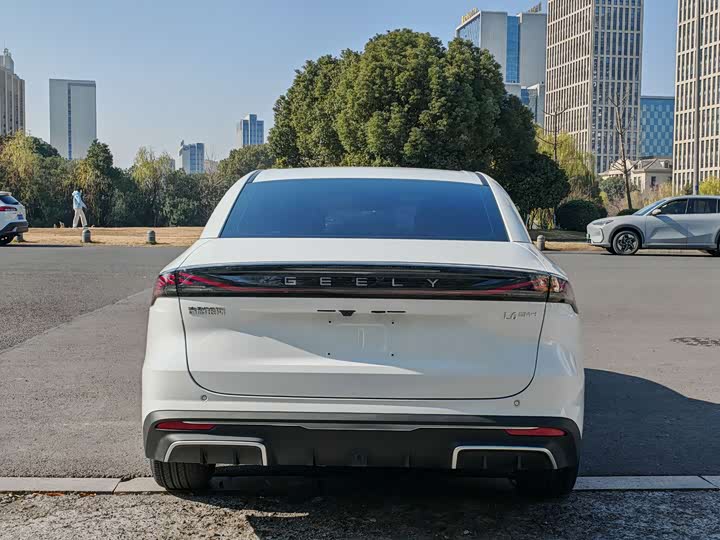 Geely Galaxy L6 2025 2025款 EM-i 140km 探索+版