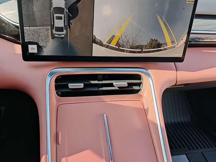 Geely Galaxy L6 2025 2025款 EM-i 140km 探索+版