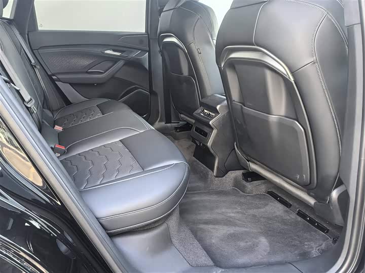 Audi Q6L e-tron 2026 2026款 首发领航版