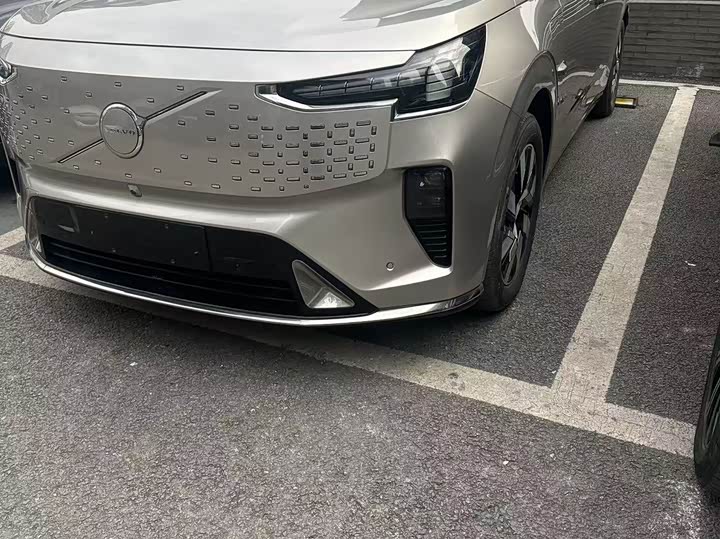 Volvo EM90 2025 2025款 Ultra 六座