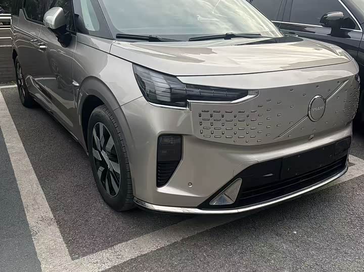 Volvo EM90 2025 2025款 Ultra 六座