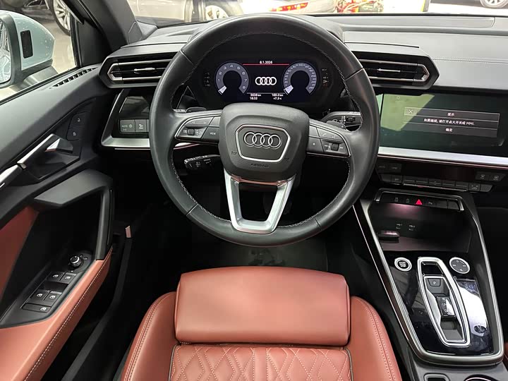 Audi A3 2025 2025款 A3L Limousine 35TFSI 飞驰尊享型