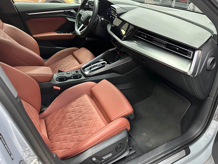 Audi A3 2025 2025款 A3L Limousine 35TFSI 飞驰尊享型