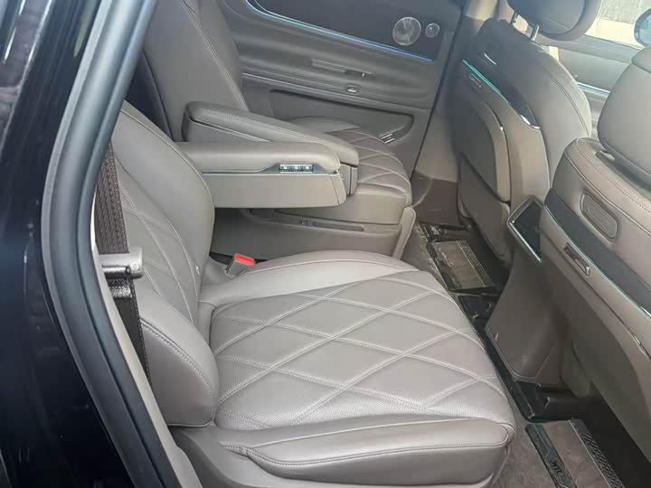 Aito M9 2025 2025款 增程 Max版 52kWh 6座版